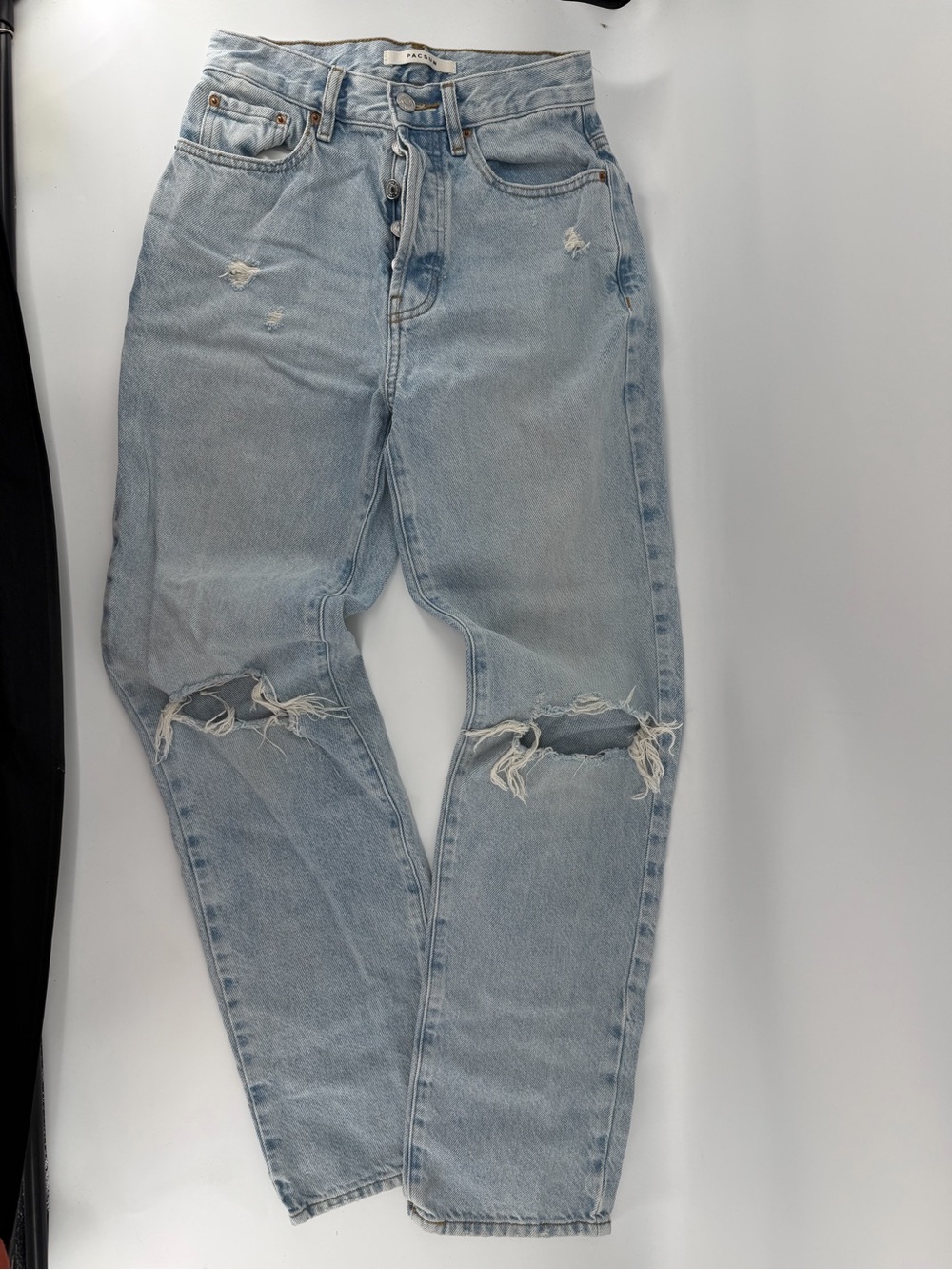 PacSun Light Wash Distressed Dad Jeans Button Fly Ripped Knees Size 24⁠